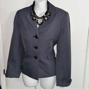 EVAN PICONE WOMEN BLAZER SIZE 6
Brand New